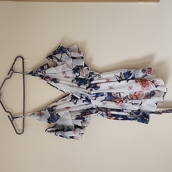 Cute Floral Short Romper Size M - Picture 4 of 4